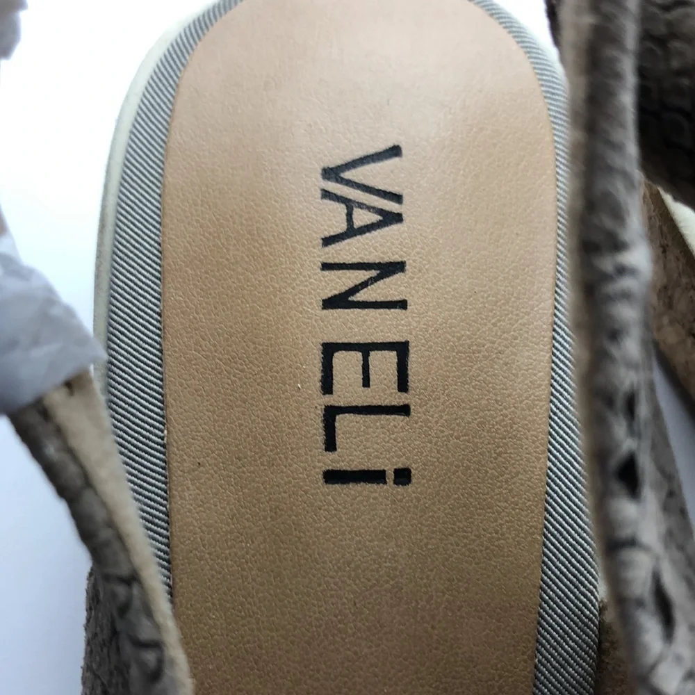 Vaneli new without